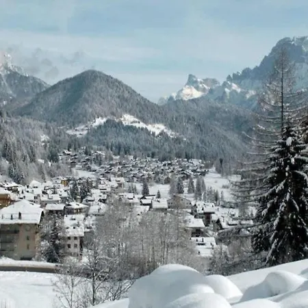 Mansarda Dell'orso Apartmán Falcade